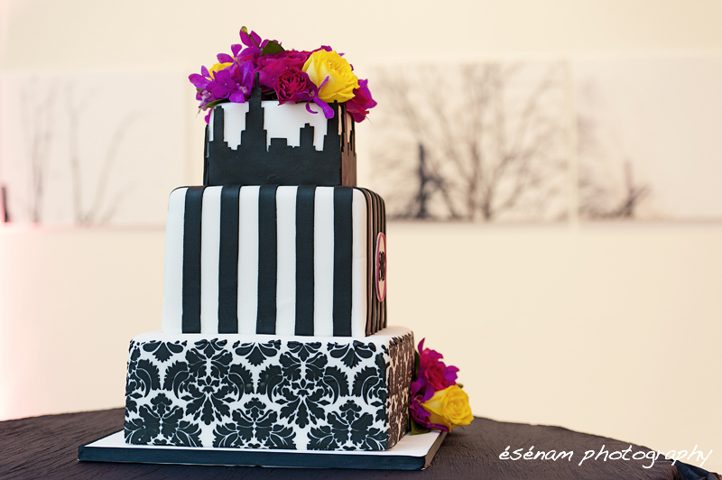 wedding cake picture via Chicago Weddings Chicago
